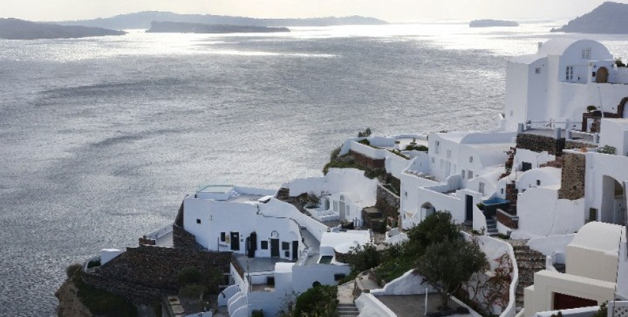 ΑΑΔΕ - Επιχείρηση «Κρουαζιέρα θα σε πάω 2026»: Φοροδιαφυγή για 1 στα 2 τουριστικά σκάφη στη Σαντορίνη
