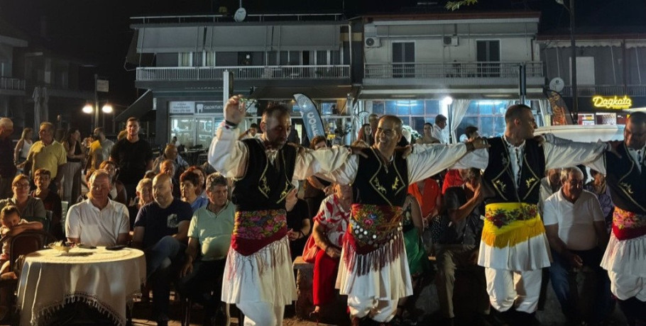 «Θεοτόκια» και Καρυώτισσα έδωσαν ρυθμό σε μια ξεχωριστή βραδιά