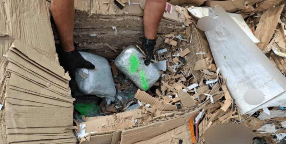 Έκρυβαν 324 κιλά κάνναβης μέσα σε ανακυκλώσιμα υλικά – Πάνω από 700.000 ευρώ το κέρδος