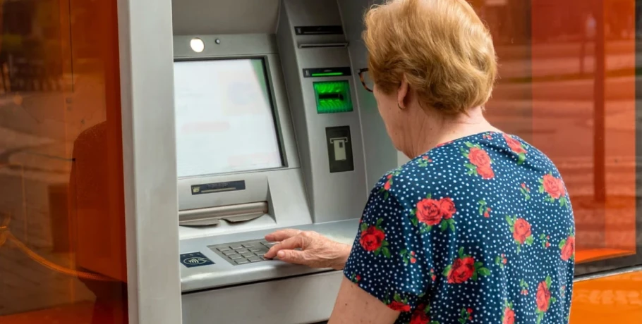 Στο τραπέζι αύξηση έως 446 ευρώ στους συνταξιούχους, τι εξετάζεται για τη ΔΕΘ