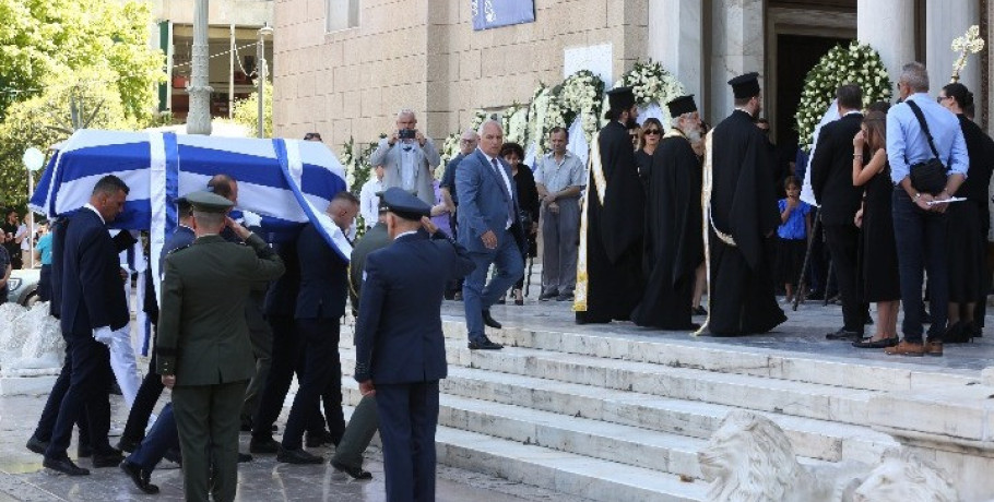 Το τελευταίο αντίο στον Γιάννη Βαρβιτσιώτη - Κυρ. Μητσοτάκης: Μας αφήνεις βαριά κληρονομιά