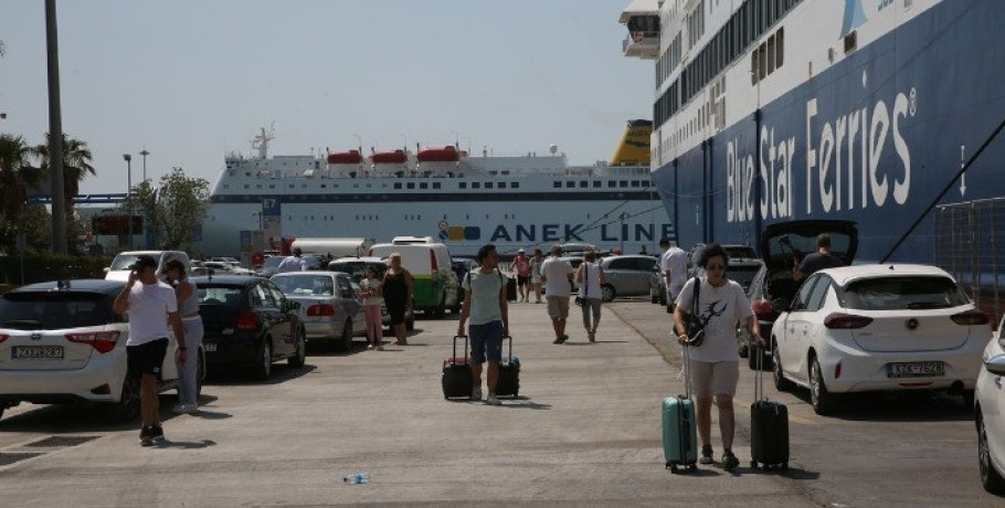 Μετ' εμποδίων η έξοδος του Δεκαπενταύγουστου λόγω ισχυρών ανέμων