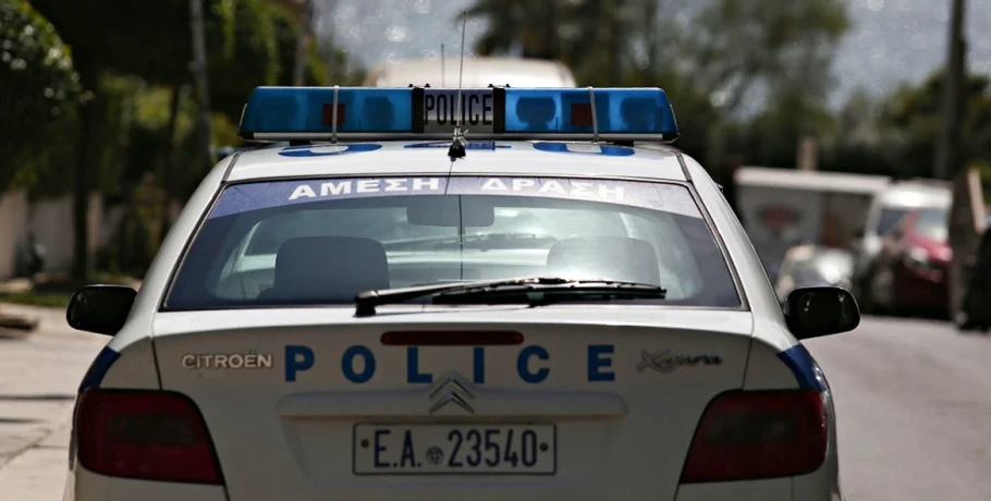 Συνελήφθη ειδικός φρουρός που προσπάθησε να αγκαλιάσει και να φιλήσει 16χρονη: Πήγε να παραλάβει την ταυτότητά της και την ακολούθησε