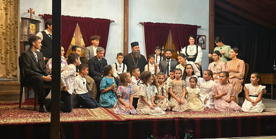 Ριζοχώρι: Συγκίνησε η παράσταση για τον Άγιο Χρυσόστομο Σμύρνης – Παρών ο Μητροπολίτης Ιωήλ