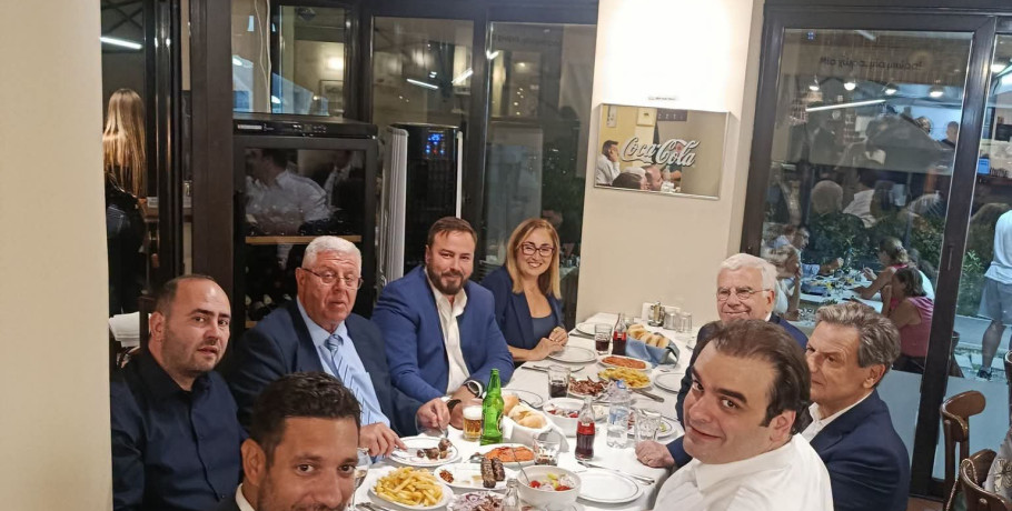 Λάκης Βασιλειάδης: Στο γεύμα του Κυριάκου Πιερρακάκη πριν τη ΔΕΘ – Η «φρέσκια» γενιά της ΝΔ στο ίδιο τραπέζι