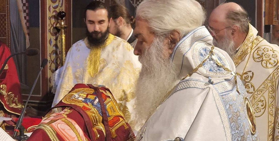 Πολλαπλές ανθομολογήσεις σε χειροτονία ιερέως από τον Άγιο Πέτρο