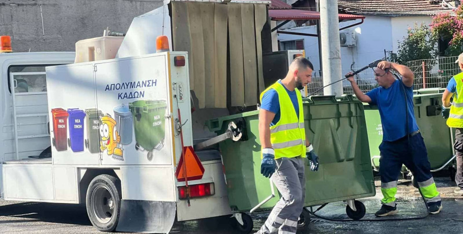 Αριδαία: Σαββατιάτικο καθάρισμα κάδων- παρων ο Δήμαρχος Αλμωπίας