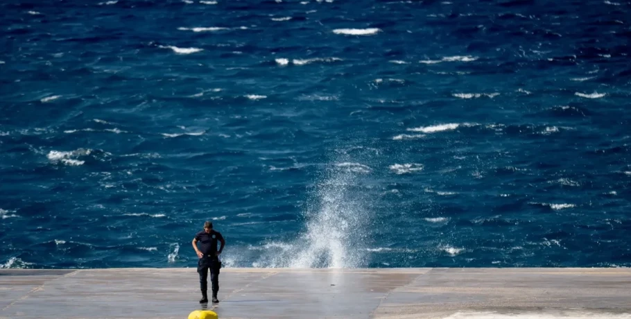 Καιρός: Ανάσα δροσιάς και θυελλώδεις άνεμοι στο Αιγαίο – Πού θα βρέξει