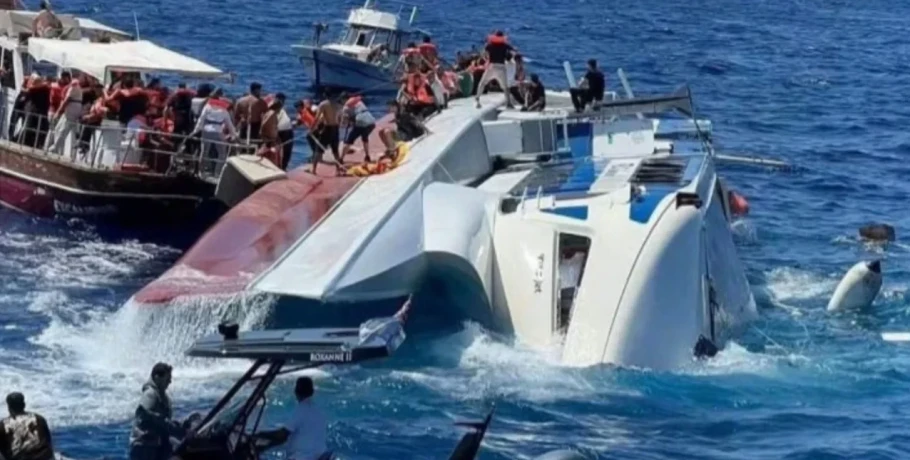 «Μπήκαν νερά, άρχισε να γέρνει, τρανταζόμασταν, η πλώρη διαλύθηκε» -Περιγραφές σοκ, ο καπετάνιος εγκατέλειψε από τους πρώτους το καταμαράν, λένε