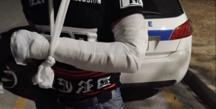 Ρομά στον Βόλο έσπασε με σκουπόξυλο το χέρι ταξιτζή που αρνήθηκε να επιβιβάσει τον ίδιο και τον πατέρα του, «πήγε να μου το μπήξει στην κοιλιά»