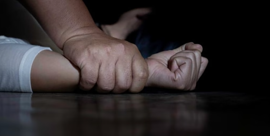Φρίκη στη Βρετανία: Ομολόγησε πως νάρκωνε και βίαζε τη σύζυγό του επί δυο δεκαετίες