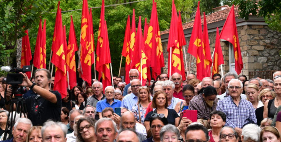 Σπύρος Χαλβατζής: Τελευταίο «αντίο» στο ιστορικό στέλεχος του ΚΚΕ – Σε βαρύ κλίμα η πολιτική κηδεία [εικόνες]