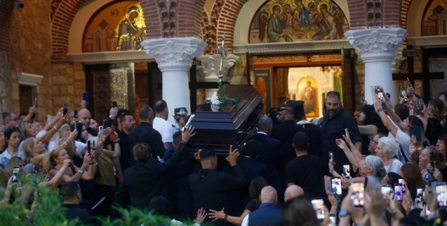 Στη μία το μεσημέρι από τον ΙΝ Αγ. Τριάδας η εξόδιος ακολουθία για τον Γιώργο Μαζωνάκη