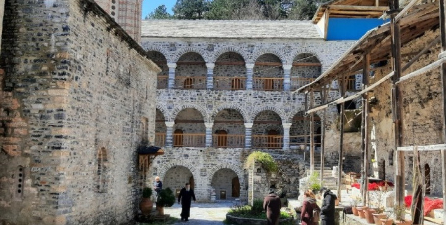 Μενδώνη για την αναστήλωση της δυτικής πτέρυγας της ιστορικής Μονής Αγίου Διονυσίου
