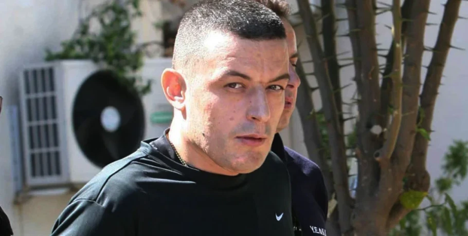 Στην Αλβανία ή στο Κόσοβο έχει διαφύγει ο Αλκέτ Ριζάι, μαρτυρία ότι χρησιμοποίησε αστυνομικό φάρο μετά τους πυροβολισμούς στην Ανάβυσσο