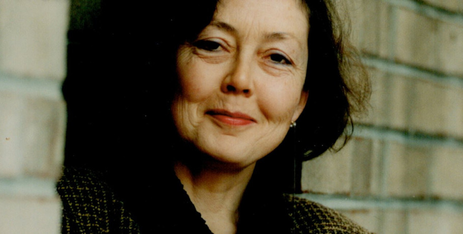 Anne Carson: Η νομπελίστα που γράφει για την Ελλάδα, τους μύθους και τους δραματουργούς της αρχαιότητας