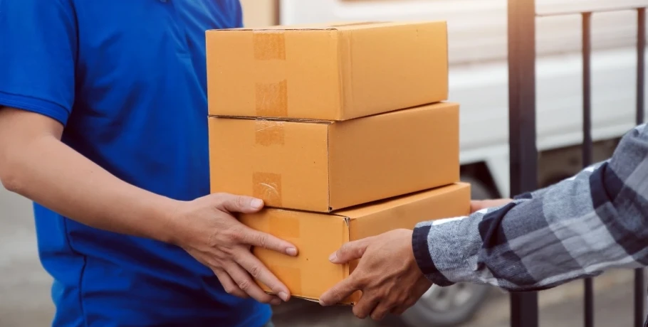 Τέλος τα μετρητά στις παραδόσεις δεμάτων με courier, υποχρεωτικές οι ηλεκτρονικές πληρωμές