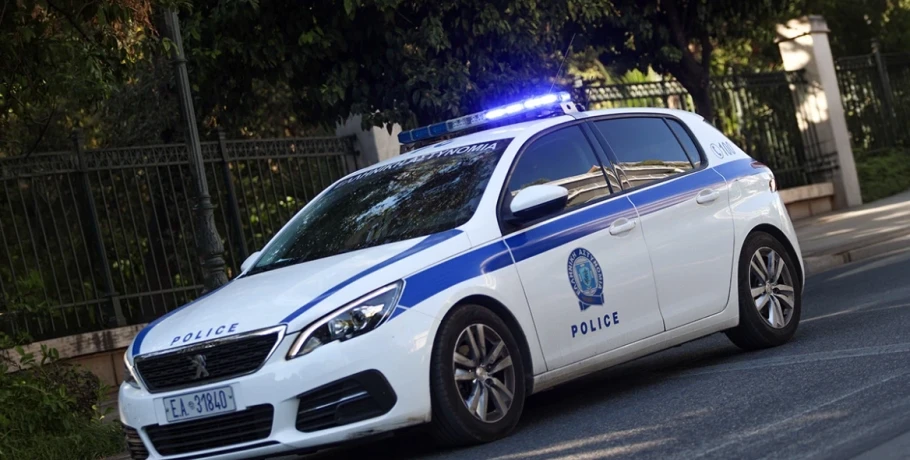 Παραδόθηκε ο 22χρονος που μαχαίρωσε τον 32χρονο στην Ελευσίνα: Ισχυρίζεται ότι πρώτα τον τραυμάτισε το θύμα και θα υποβάλει μήνυση