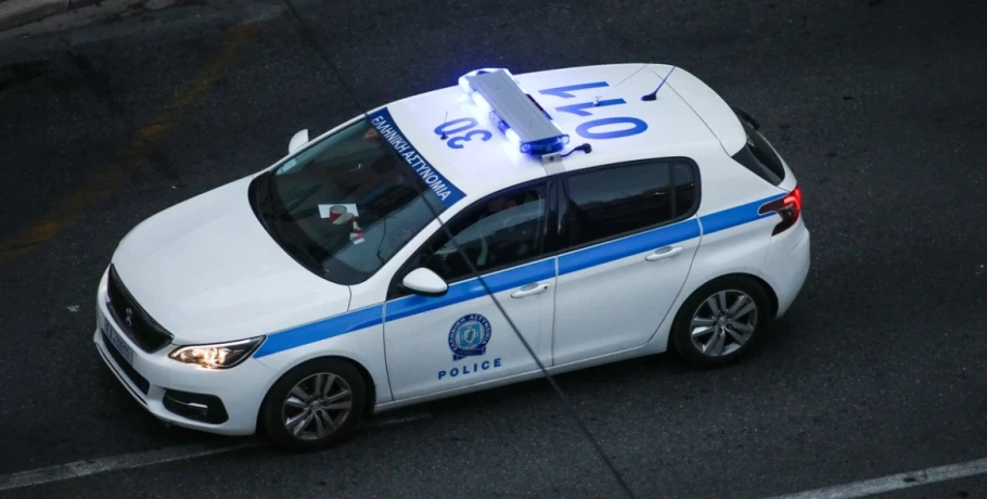 Ένας τραυματίας από πυροβολισμούς στο Μενίδι, άγνωστοι άνοιξαν πυρ κατά αυτοκινήτου