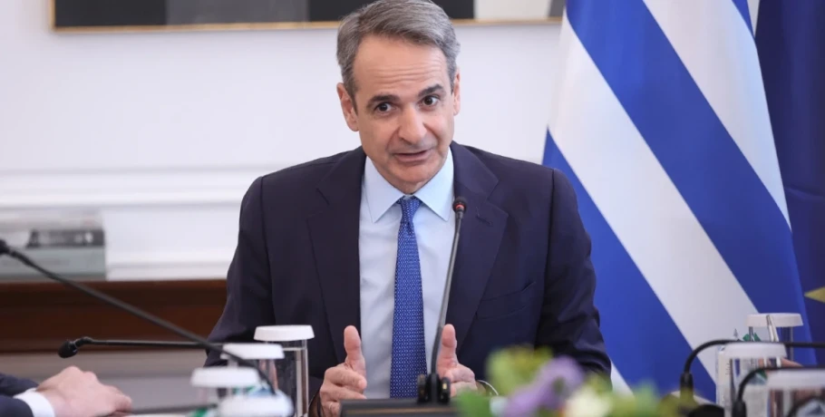 Γιατί ο Μητσοτάκης έστειλε μήνυμα στο εσωτερικό της ΝΔ και απάντησε στα «καβαλημένα καλάμια» της Ντόρας