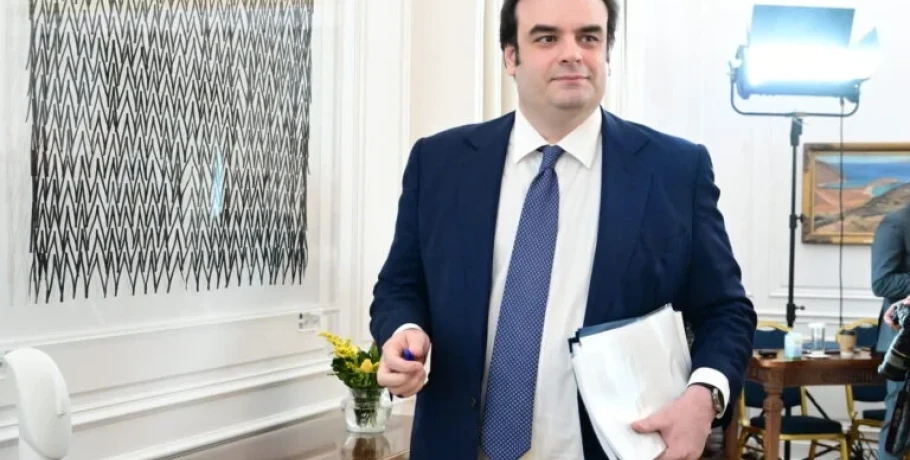 Πιερρακάκης: Mέσα στο μήνα η ψήφιση για 120 δόσεις και servicers – Άμεση εφαρμογή του νόμου