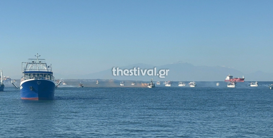 Θεσσαλονίκη: “Δεν βγάζουμε ούτε το πετρέλαιο”- Σε απόγνωση οι ψαράδες, απόβαση με τα καΐκια τους στην παλιά παραλία