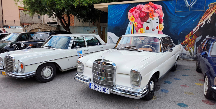 Με επιτυχία η διήμερη περιήγηση και έκθεση 40 κλασικών αυτοκινήτων στη Νάουσα