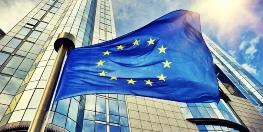 Συναγερμός στην Ευρωζώνη για τα ομόλογα: Σε υψηλά 25ετίας το κόστος δανεισμού στη Γαλλία, γιατί δεν παρεμβαίνει η ΕΚΤ
