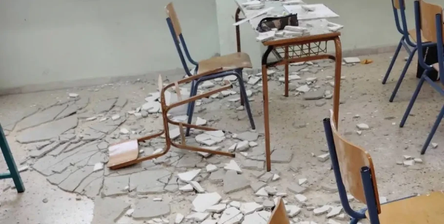 Θέρμη: Σοβάδες έπεσαν από το ταβάνι σε γυμνάσιο και τραυμάτισαν μαθητή