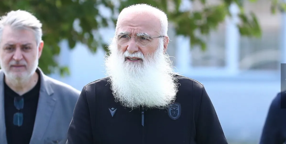 ΠΑΟΚ: Ο Σαββίδης στην προπόνηση του Δικεφάλου, μίλησε με παίκτες και επιτελείο