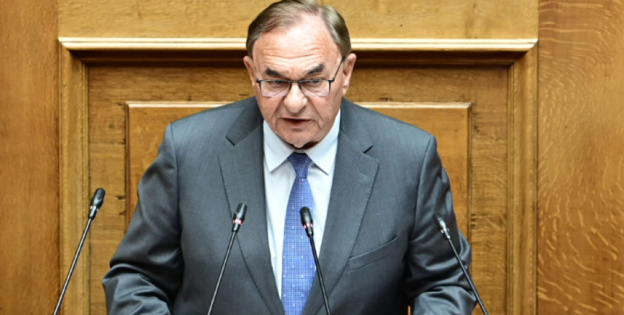 Ο «γαλάζιος» Καλογερόπουλος αδειάζει τον υφυπουργό Θεοχάρη: «Θα πρέπει να είναι πιο προσεκτικός»