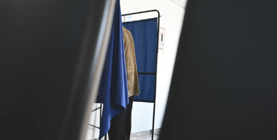 Καταγγελία στο ΕΣΡ για στημένη δημοσκόπηση της Interview: Τη δημοσίευσαν πριν καν… ολοκληρωθεί