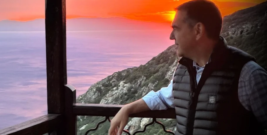 Από το Άγιον Όρος, στο Γεντί Κουλέ σήμερα ο Τσίπρας: Τα πυρά Αδωνι και Πολάκη και οι δίαυλοι με την Αθωνική Πολιτεία