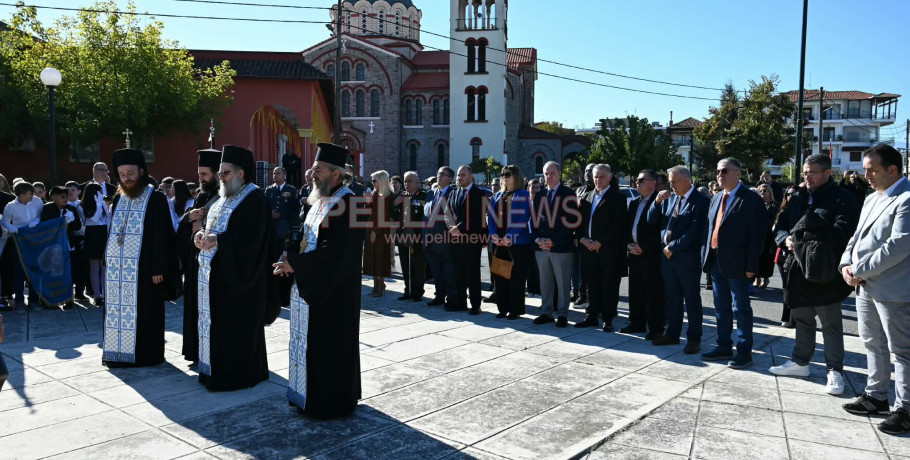 Σκύδρα: Επιμνημόσυνη δέηση και κατάθεση στεφάνων για την επέτειο της απελευθέρωσης (φωτογραφίες)