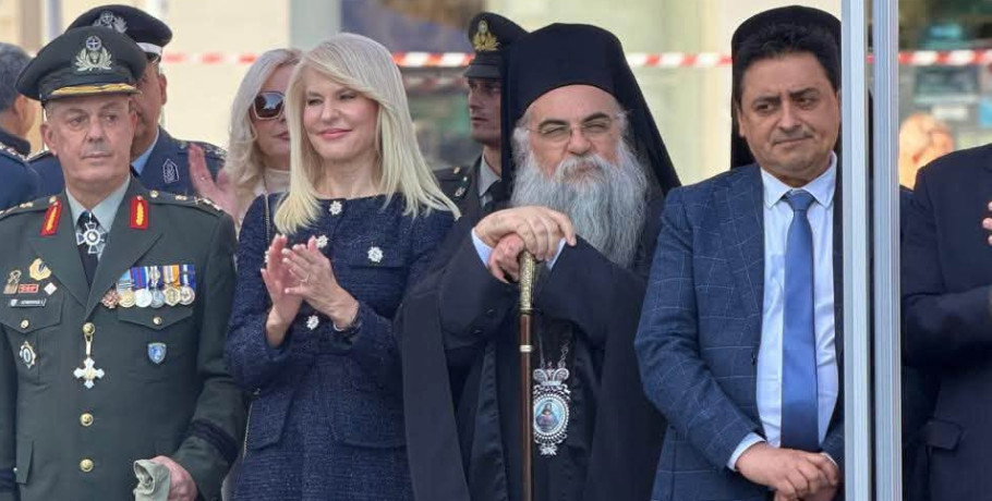 Έδεσσα: Ο Επίσκοπος Αλμωπίας Στέφανος ευλόγησε την παρέλαση για τα 114 χρόνια από την Απελευθέρωση της πόλης