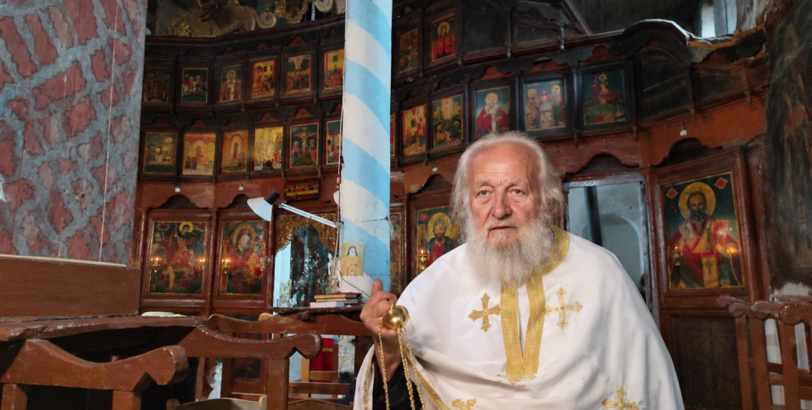 Αετοχώρι Αλμωπίας: Ο ιστορικός Ιερός Ναός Αγίου Δημητρίου ρημάζει – Μόνος του ο 85χρονος πατήρ Χρήστος δίνει μάχη με τον χρόνο