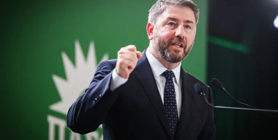 ΠΑΣΟΚ: Η δυσφορία που καταγράφεται σε στελέχη για την "επιλεκτική ανακοίνωση υποψηφιοτήτων", οι πιέσεις που δέχεται ο Ανδρουλάκης και η προσωπική σφραγίδα των επιλογών του