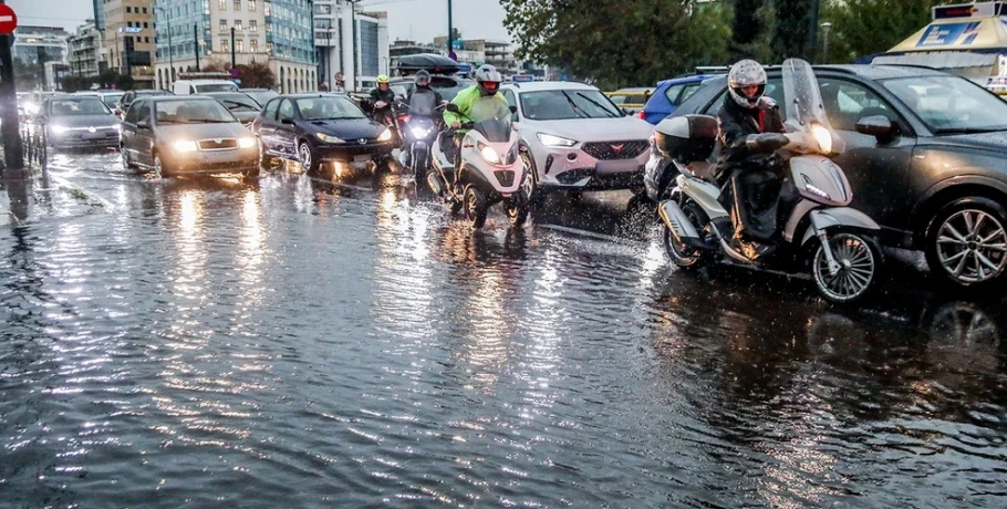 Ραγδαία επιδείνωση του καιρού από την Κυριακή με πολλές καταιγίδες- Πώς θα γίνει η παρέλαση