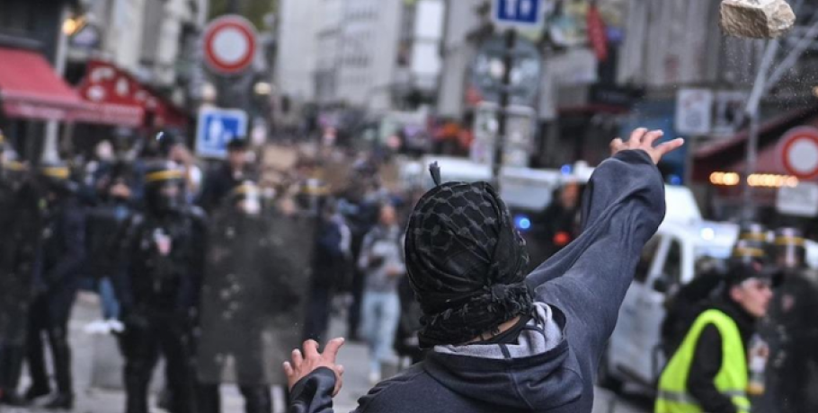 Γαλλία: Ο Λεκορνί δεν αποκλείει την κήρυξη κατάστασης έκτακτης ανάγκης, κανονικά το Παρί - Μπαρτσελόνα