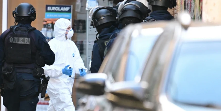 Έκρηξη στον Κολωνό: Ο έμπειρος κατασκευαστής βομβών, τα ναρκωτικά και η έρευνα του ελληνικού FBI
