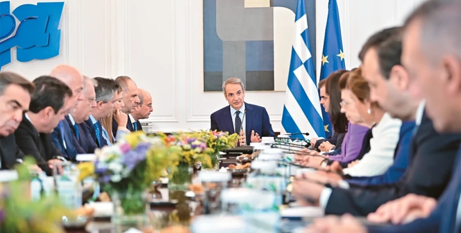 Τα ευρήματα του Μαξίμου σε δύο εσωτερικές έρευνες και focus groups - Ποιους στοχεύει να φέρει πίσω από τους ψηφοφόρους του '23