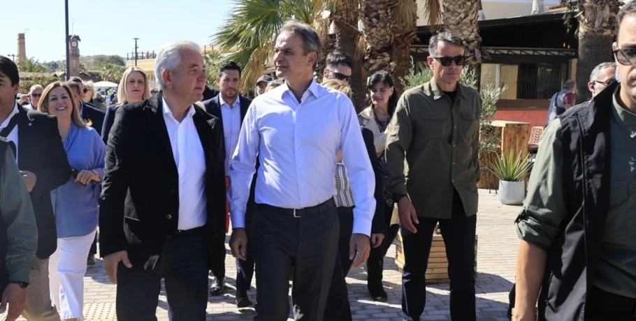Μητσοτάκης: Στήριξη των νοικοκυριών χωρίς δημοσιονομικές υπερβάσεις - Δεν σηκώνει το γάντι του Σαμαρά το Μαξίμου