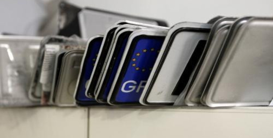 Πρόστιμο 700 ευρώ αν κυκλοφορείς με αυτές τις πινακίδες στο αυτοκίνητο -Γιατί είναι παράνομες
