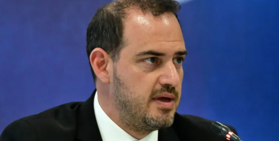 Στο Ιπποκράτειο διακομίστηκε ο Γιώργος Κώτσηρας μετά από αδιαθεσία στη βουλή
