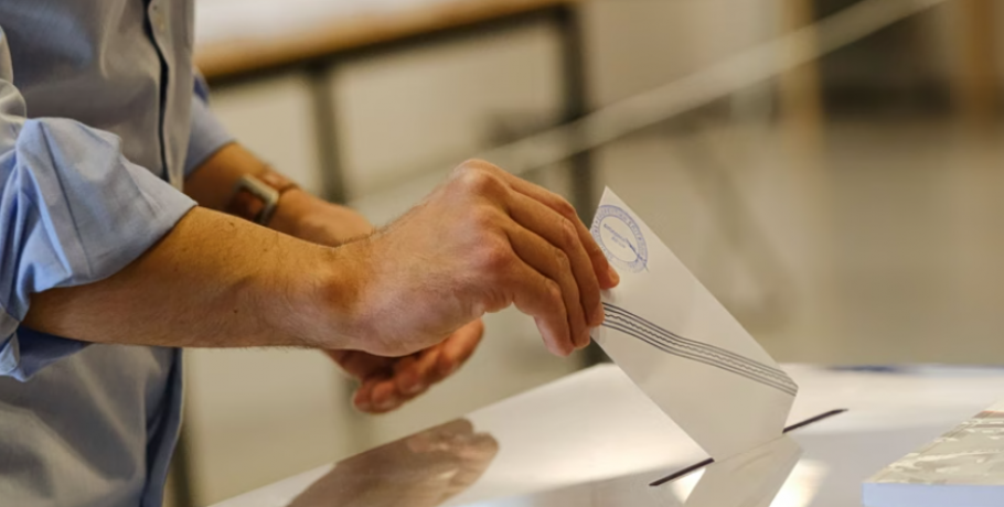 Δημοσκόπηση Metron Analysis στο MEGA: Οριακή πτώση για ΝΔ – Ντέρμπι ΕΛΑΣ-ΠΑΣΟΚ για τη δεύτερη θέση
