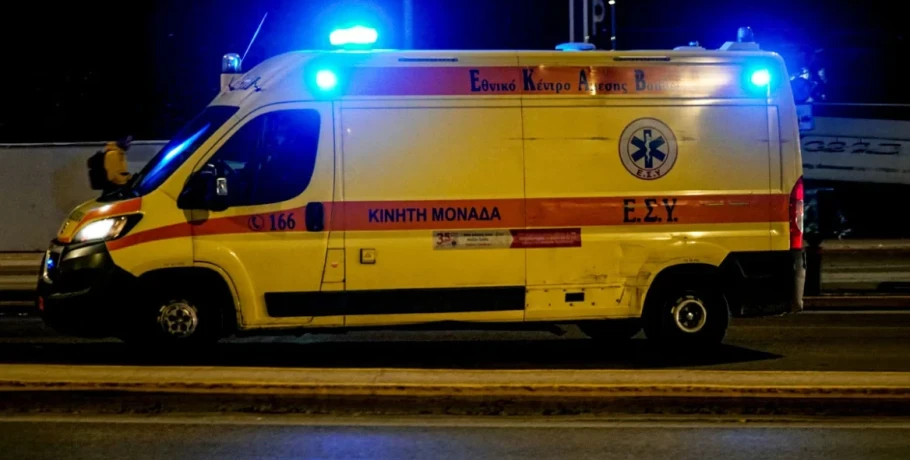 Τραγωδία με 30χρονο νεκρό σε τροχαίο στο Κερατσίνι, η μηχανή του προσέκρουσε σε προστατευτικά και έπεσε σε σταθμευμένα ΙΧ