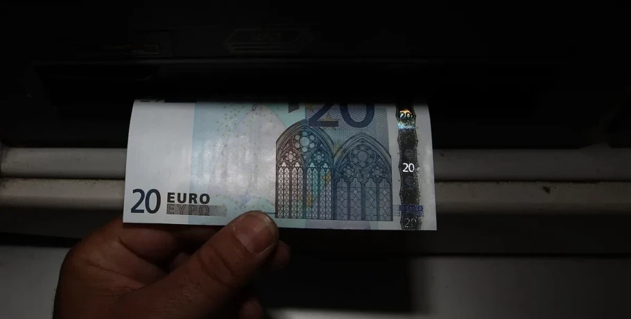 Πληρώνονται σήμερα τα επιδόματα του ΟΠΕΚΑ – Πότε θα δουν τα χρήματα οι δικαιούχοι
