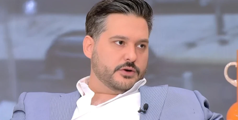 Φοίβος Παπαδάκης: Δεν άξιζε στον πατέρα μου να φύγει πικραμένος από τον ΑΝΤ1, μέχρι και με έμφραγμα είχε κάνει εκπομπή