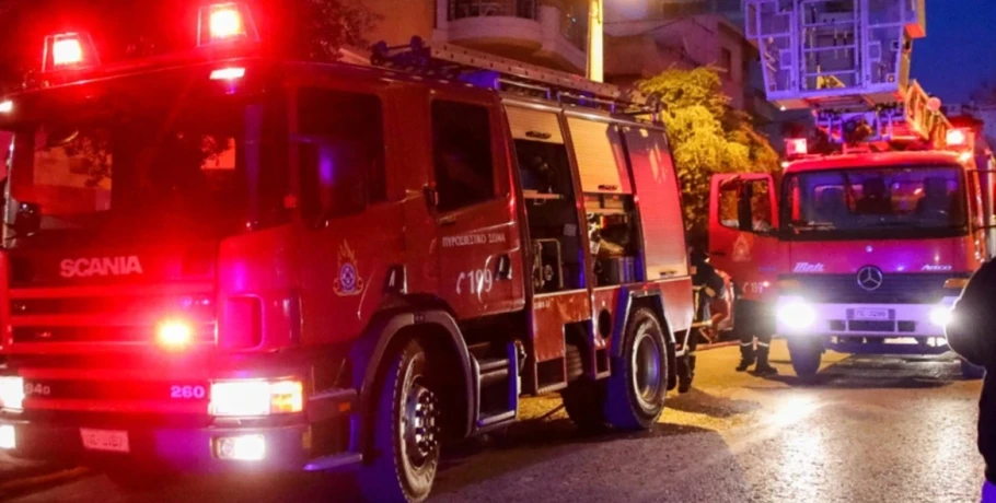 Αξιωματικός του Πολεμικού Ναυτικού έβαλε φωτιά σε σπίτι και αυτοκίνητα δύο πρώην συντρόφων του στη Γλυφάδα