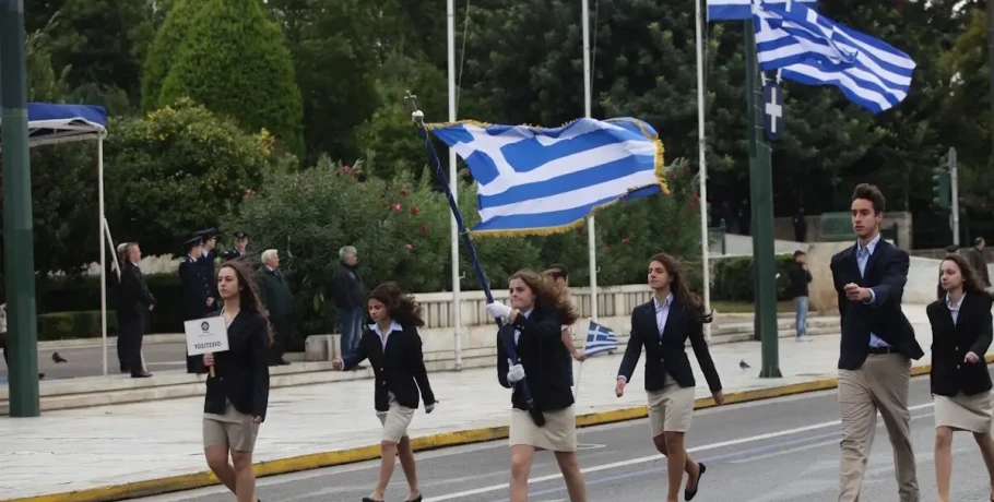 Καιρός – 28η Οκτωβρίου: Παρελάσεις με βροχή, σε ποιες περιοχές θα «χτυπήσει» η κακοκαιρία
